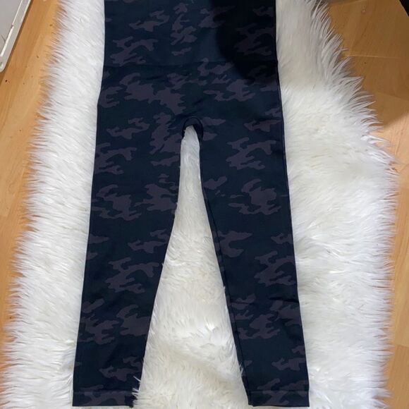 NWT Spanx Look At Me Now Seamless Legging - Picture 3 of 9